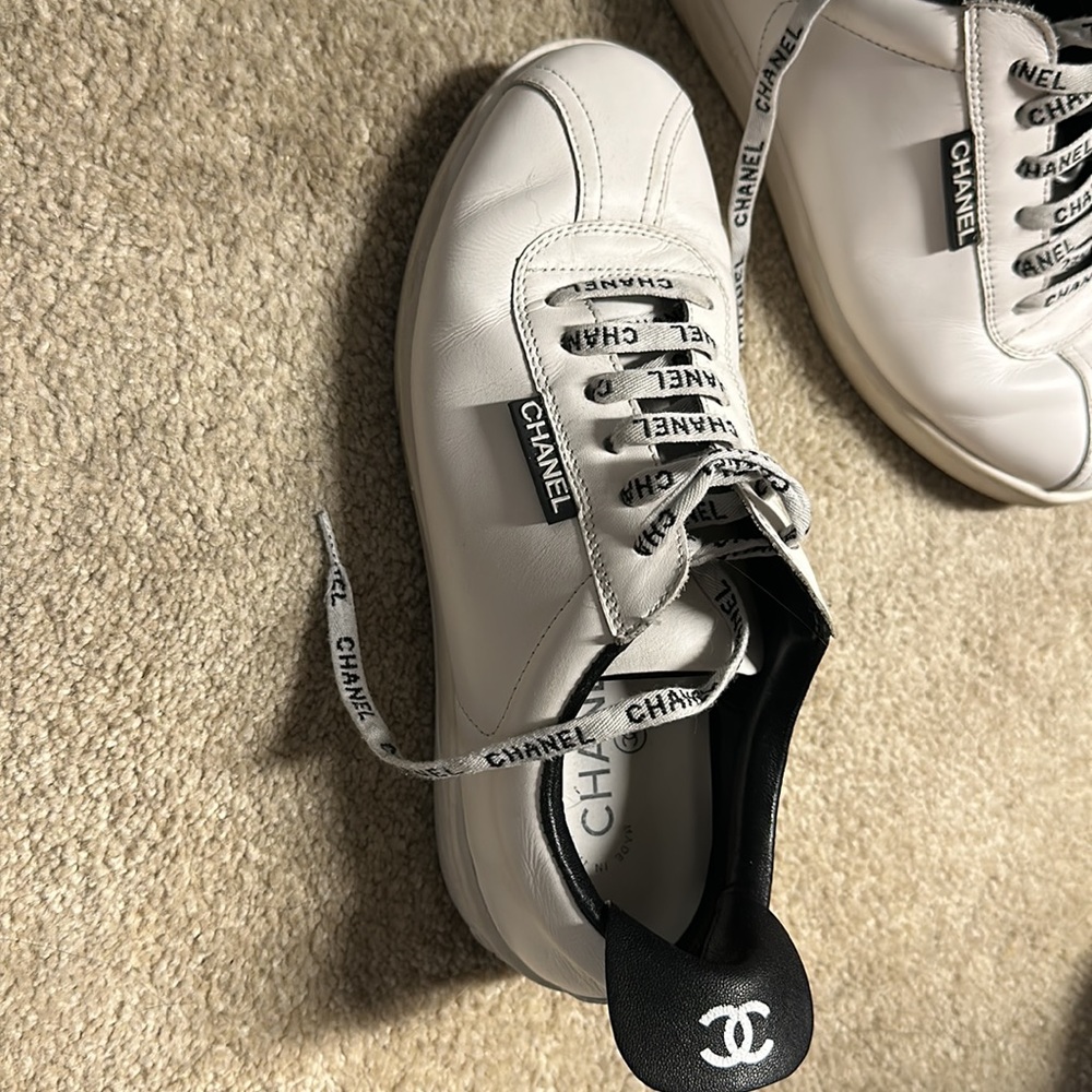 Authentic CHANEL sneakers size EURO 40 is US small size 10. - Picture 10 of 10